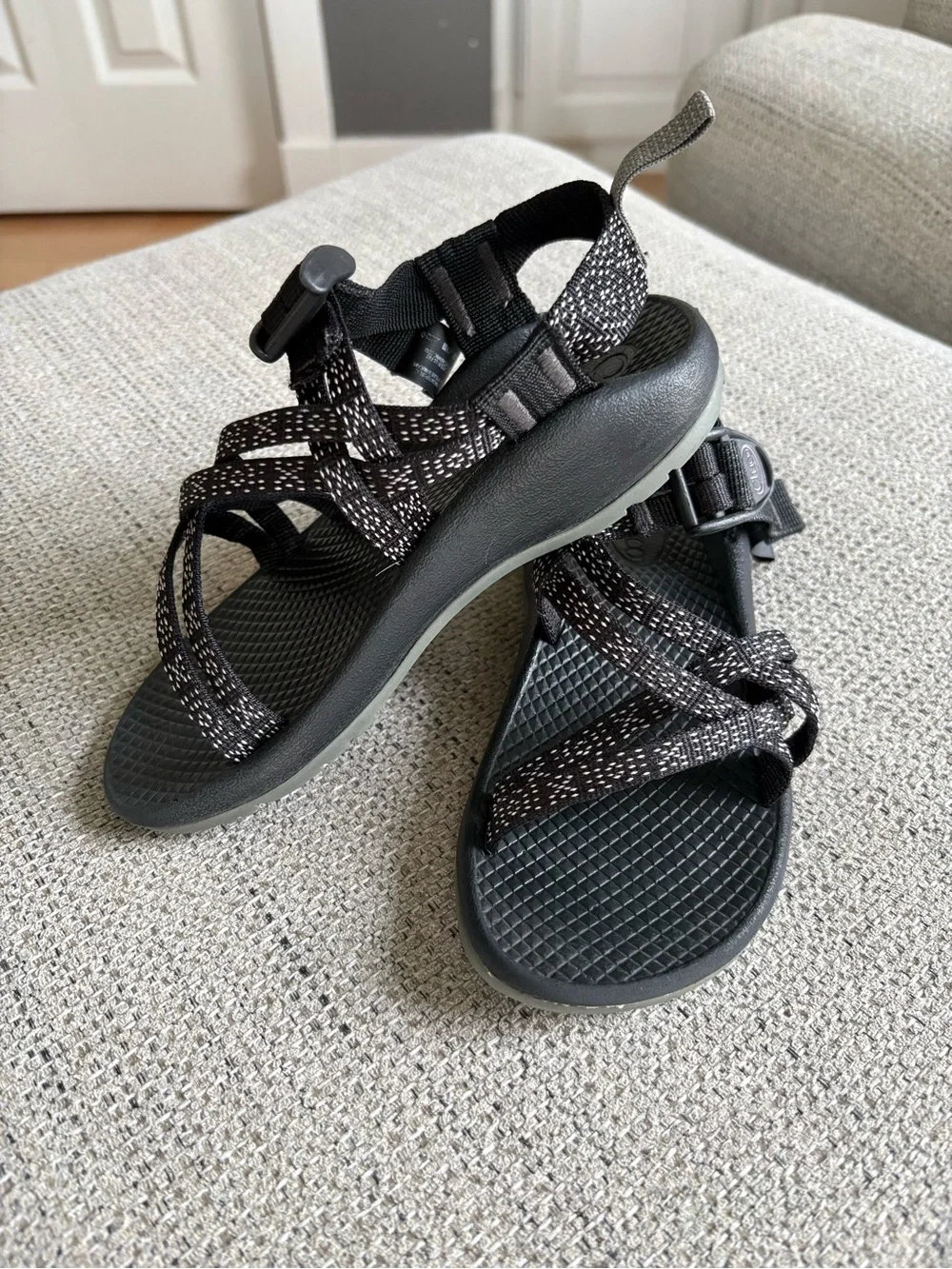 Chaco Kids Strappy Sandals in Black with White Speckle